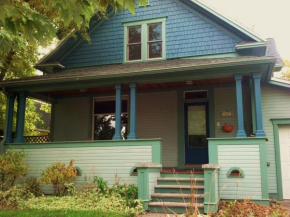 Built In 1910, This Remodeled Craftsman Style Home Offers The Best Of Bozeman!